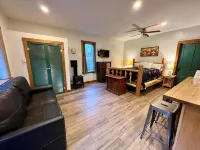 Cozy studio in gorgeous Salmon with AC, WiFi, Hot tub