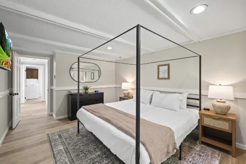 The Woodland Haven - Secluded 3 bed, 2 bath, and Hot Tub!