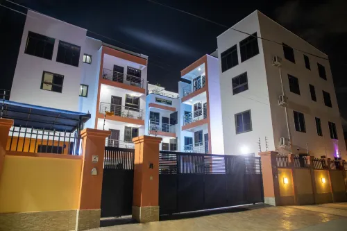 1 Bed Furnished Apt - Aircon Wifi Parking Hotels in Kwashieman