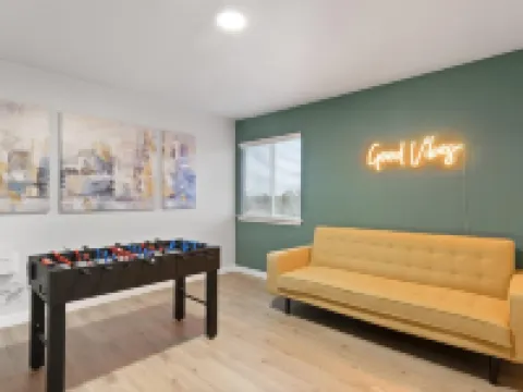 Modern & Homey 3Br Home, Remote Work Friendly, King Beds, Fast WiFi Hotels in Pflugerville