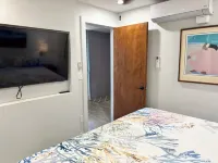 Kalama Terrace Renovated Retreat, Centrally Located with AC!
