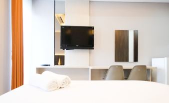 Luxurious Studio with Long Golf View at Grand Sungkono Lagoon Apartment