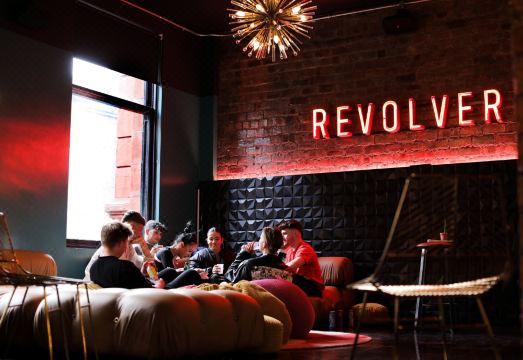 2. 리볼버 - 호스..