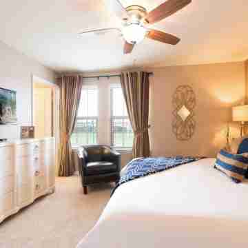 Spacious 8-bedroom house in beautiful Kissimmee with WiFi, AC Rooms