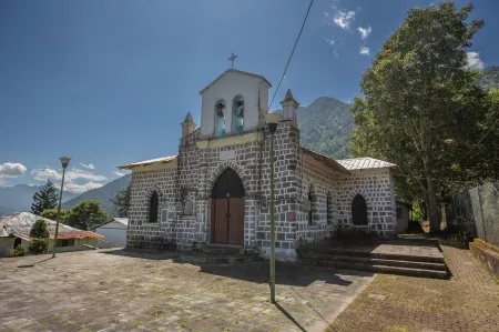 Niebli Historical Farm & Lodge