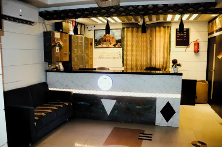 Hotel Vrundavan Отели рядом с достопримечательностью «GH 7 & Press Circle»