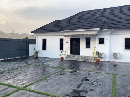 Royality Hill Apartment and Suites