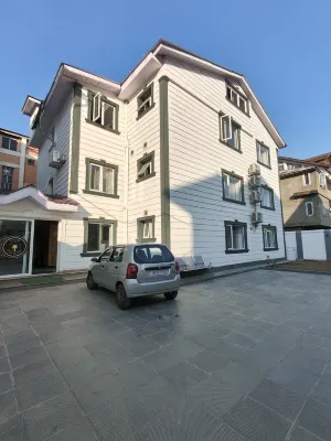 Palm Paradise Hotels in Raj Bagh