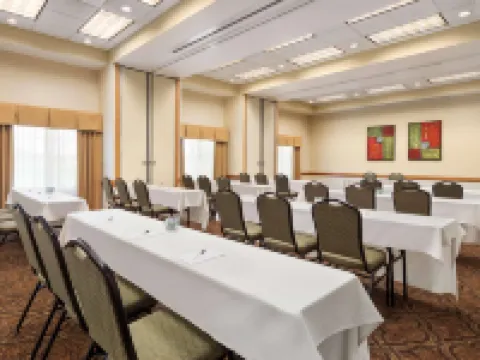 カントリー イン & スイーツ バイ ラディソン マンケートー ホテル アンド カンファレンス センター ミネソタ マンケートーのホテル