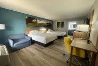 Days Inn & Suites by Wyndham York Hotels near York Art Association Inc, York Pa.