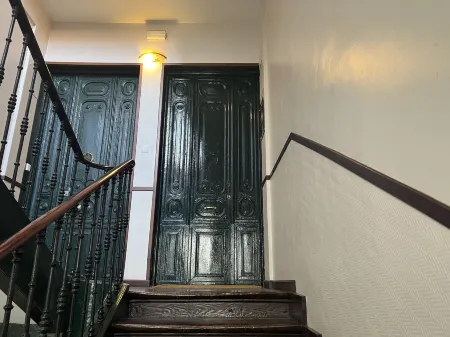 THC Gran Via Hostel Отели рядом с достопримечательностью «Небоскреб "Испания"»