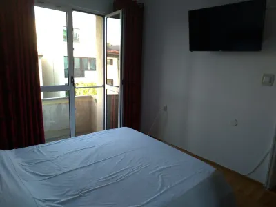 Appartment 3 Rooms, Splendid Position, 1 Minut of Walk to the Black Sea