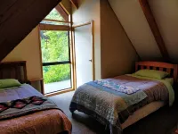 Ridgeway log cabin, quiet and secluded getaway ideal for a family. Hotels in Lyford