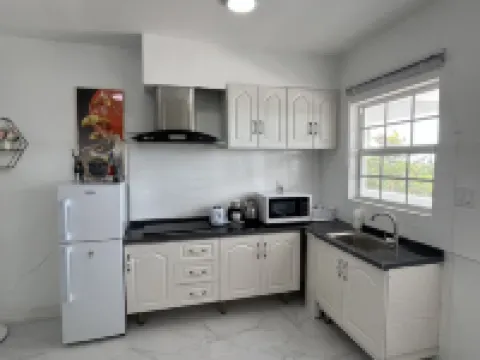 Cozy Apartment in Venetian RD within 10 min Airport