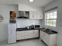 Cozy Apartment in Venetian RD within 10 min Airport