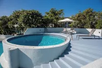 Marie's Oceanfront Condo-1bdrm-3 Pools