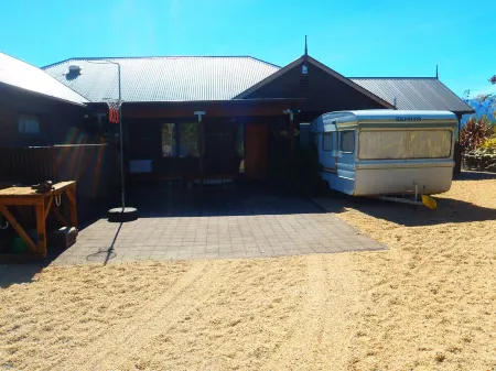 Lakefront House - overlooking Lake Hawea