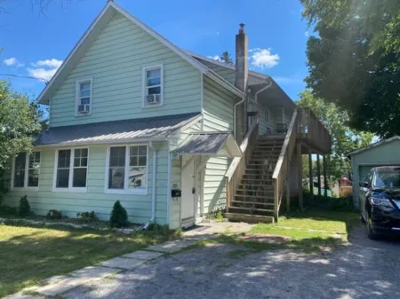 Water street in main floor Отели в г. Леннокс энд Аддингтон Каунти