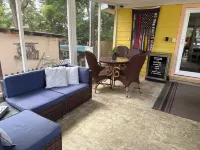 Off Duty Retreat ~ Sleeps 10,  Screen Porch, Plenty of Parking, Blackstone Grill