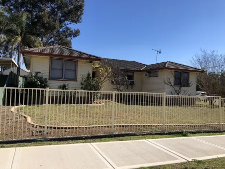 5 bedroom close to hospital/Sport facilities