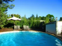 In Uzès, 93m² airco+private terrace, sw.-pool 9X9, WIFI, huge garden, very quiet