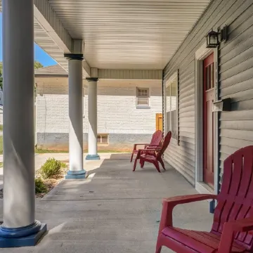 Maryland St. House 4 Bedroom near Missouri State University & Mercy Hospital.