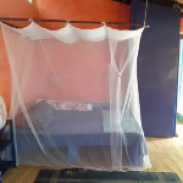 Casa do Teatro colourful, Holiday home, pool, WiFi, TV, air-cond., near the sea