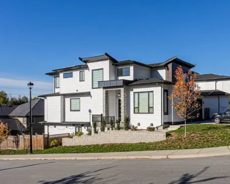 Modern Gateway Family-sized Suite in Thornhill-Maple Ridge - BC Hotels in Maple Ridge