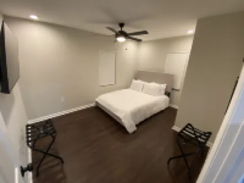 JackPotz BNB- Cozy Modern Bungalow, 5 min. to Two Kings and More!