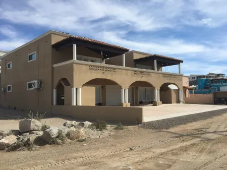 Pelicondo (SCOTTSCONDO.. New lower level 2 bed 2.5 bath unit Отели в г. Rocky Point