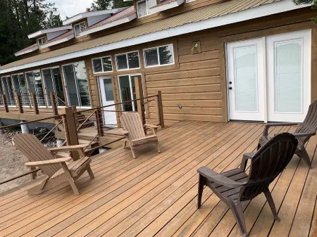 Deep Water-front, spacious 7br Cabin, Private Dock