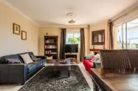 5 Bedroom villa split into 2 apartments