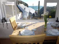 Jimmers Loft@Cadgwith Cove-Beautiful Sea Views