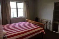 Modern 4 bedroom holiday home. Unlimited wifi