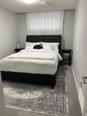 Private entrance, Nice and Cozy 1 bedroom suite near West Edmonton Mall (WEM)