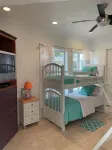 Oceanfront Dream Villa. Expansive pool, game room, rooftop lounge, kitchen. Hotel dekat Parrot Cay
