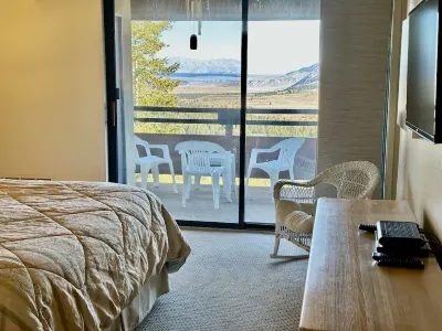 Updated Ski-In Ski-Out Bridges Condo on the Mountain with Amazing Views!