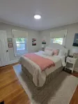 Dwell Well House- Upscale 2 BR/2 BA house downtown w/private fenced yard