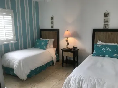 Ocean View , steps from the private beach 2 Bedroom Condo  Up to 6 guests