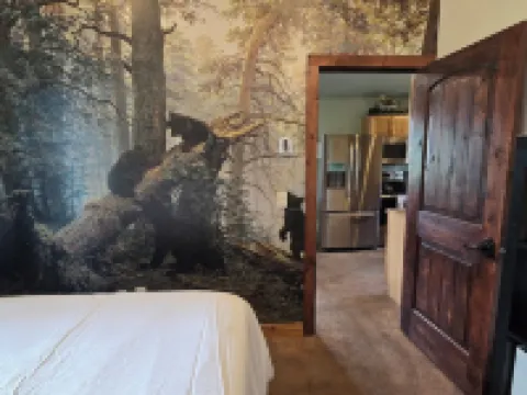 Themed Bear's Den Cabin__nestled in the pines minutes outside of Glacier Park. Hotels in Coram