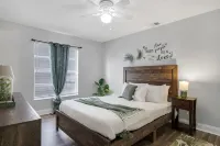 Orlando Luxury home w/garden & close to the downtown Hotels near UCF Teaching Academy