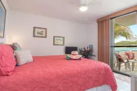 St. Thomas Prime Oceanfront/Poolfront 2BR/2BA Condo-BEST Bolongo Beach location!