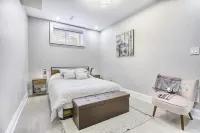 Charming and Luxurious 2BR+1Bath Guest Suite 요크 대학 주변 호텔