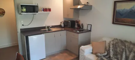 One Bedroom unit in Arrowtown, close to cycle trails, and main attractions Отели рядом с достопримечательностью «Buckingham Street»