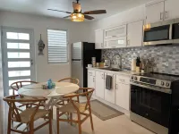 Palms Villa - Newly renovated condo by the beach!