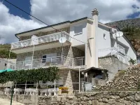 Apartment 2 with pool and amazing sea view