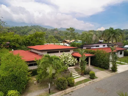 Modern Coastal Home - Moments Away from Uvita's Premier Beach, Playa Colonia!