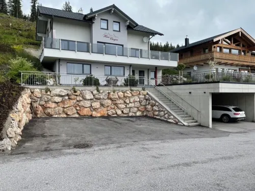 Haus Clarysse: Dream House to Relax After Exploring Nature, With Summer Card! Hotel a Schladming