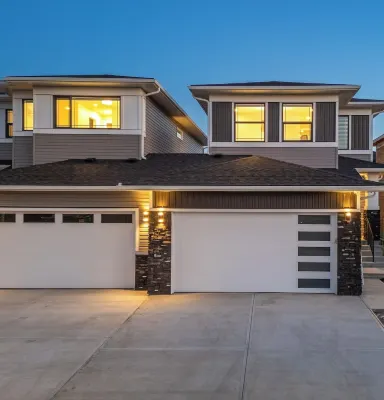 Executive Space for Everyone (King beds Come Stay Refreshed, Renewed & Reset. Hotels in Chestermere