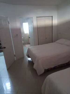 3Bed 3Bath Centrally Located Villa w/Pool & Deck 5 mins from Beach & Stores
